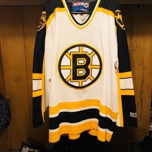 Men’s Boston Bruins hockey jersey